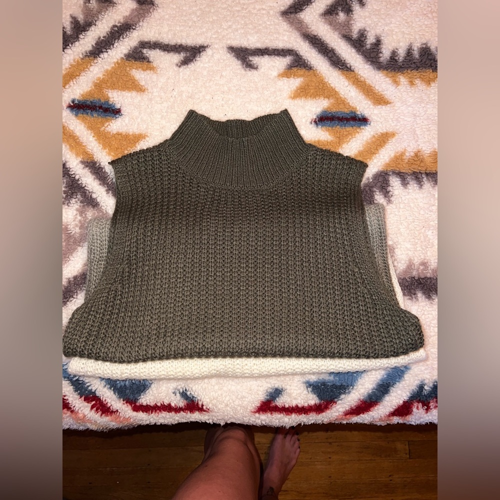 Ombré Turtle Neck.
